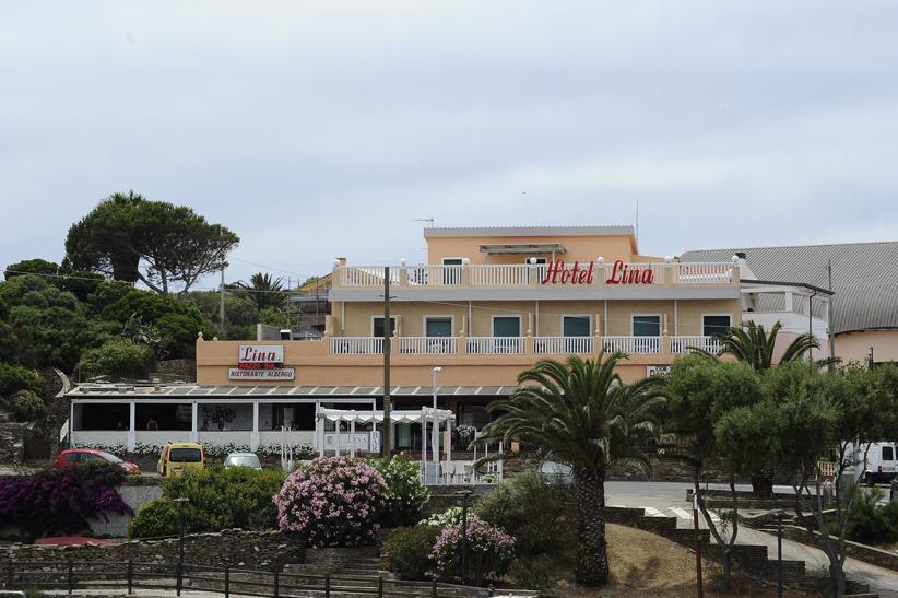 Lina Hotel Stintino Exteriör bild
